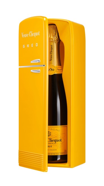 Veuve Clicquot - Yellow Label Refrigerator SMEG Pack NV (750ml)